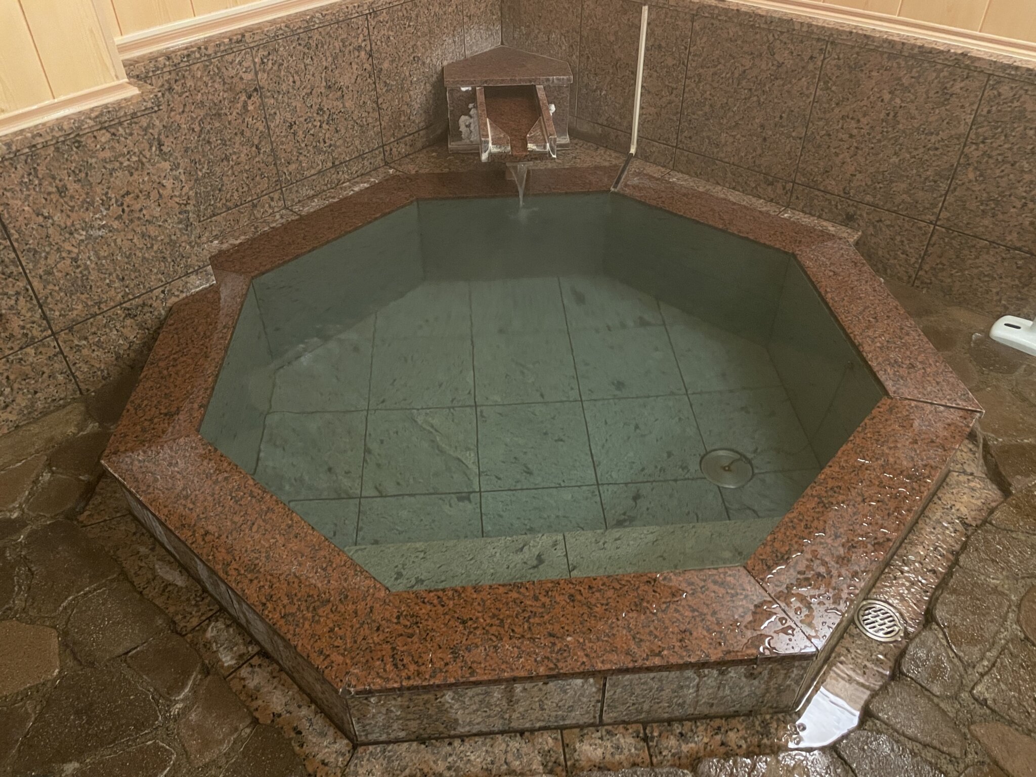 越後湯沢温泉 ホテルニューモンドの温泉