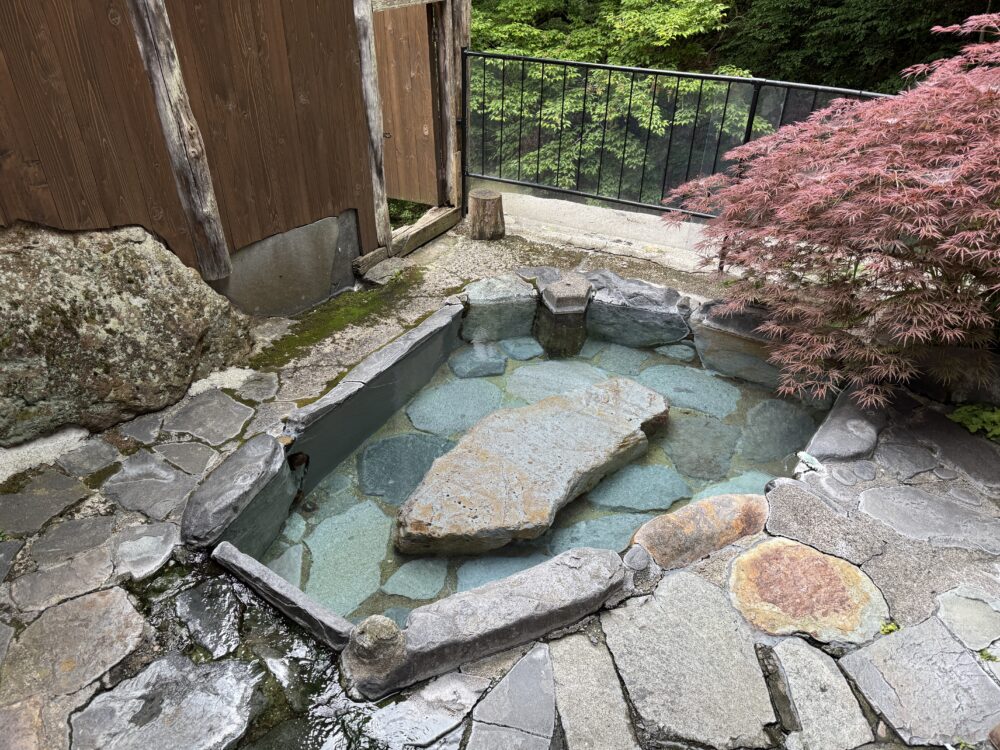 四万温泉　中生館