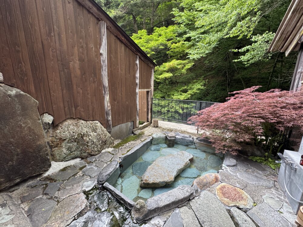 四万温泉　中生館