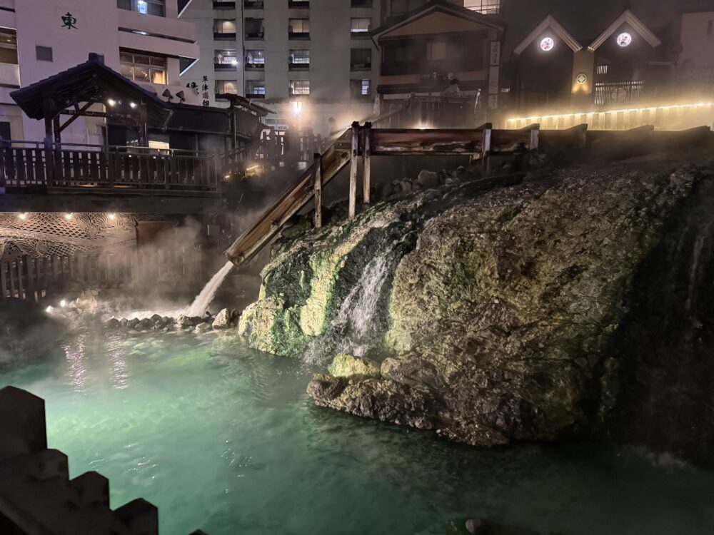 草津温泉　湯畑