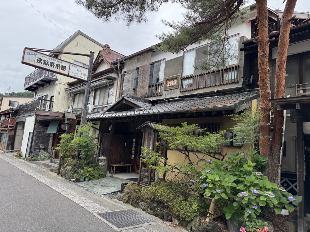 鉄鉱泉本館