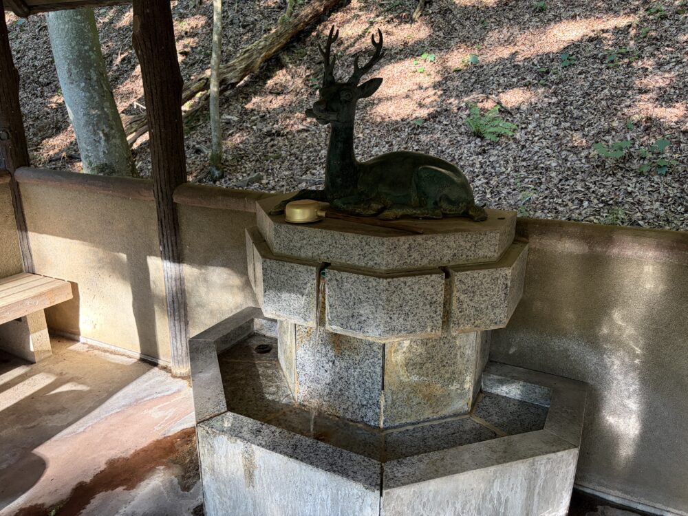 鹿教湯温泉の鹿のある飲泉所