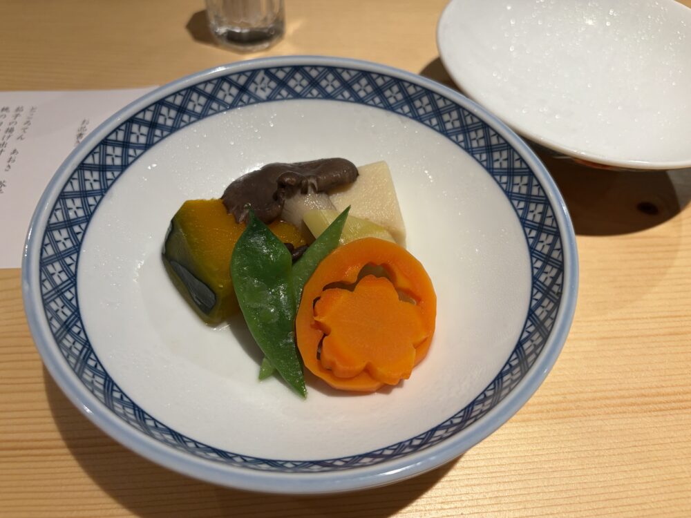 黒岩旅館の夕食の野菜の炊き合わせ