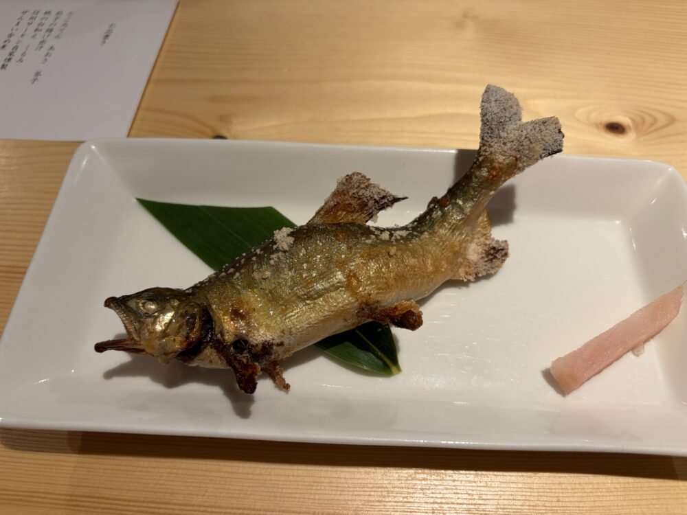 黒岩旅館の夕食の上田市産の鮎の塩焼き