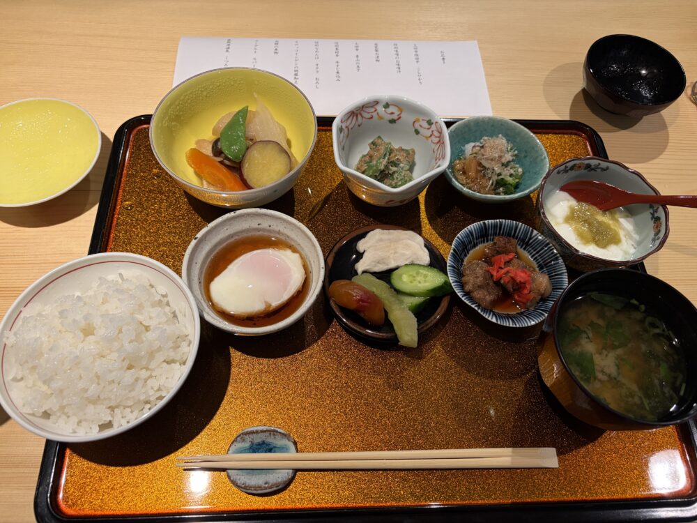 黒岩旅館の品数豊富な朝食