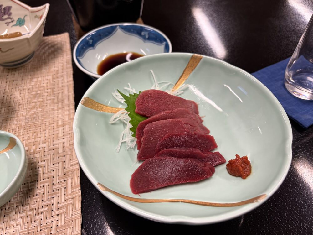 二岐温泉「柏屋旅館」さんの夕食の馬刺し