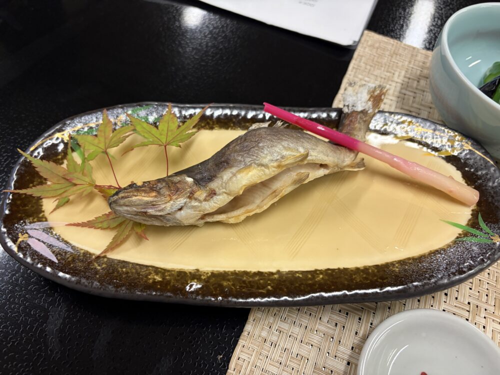 二岐温泉「柏屋旅館」さんの岩魚の塩焼き