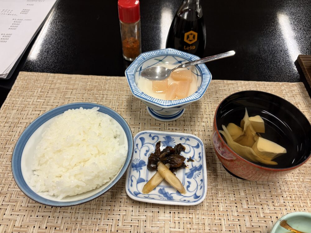 二岐温泉「柏屋旅館」さんの夕食のご飯と汁物