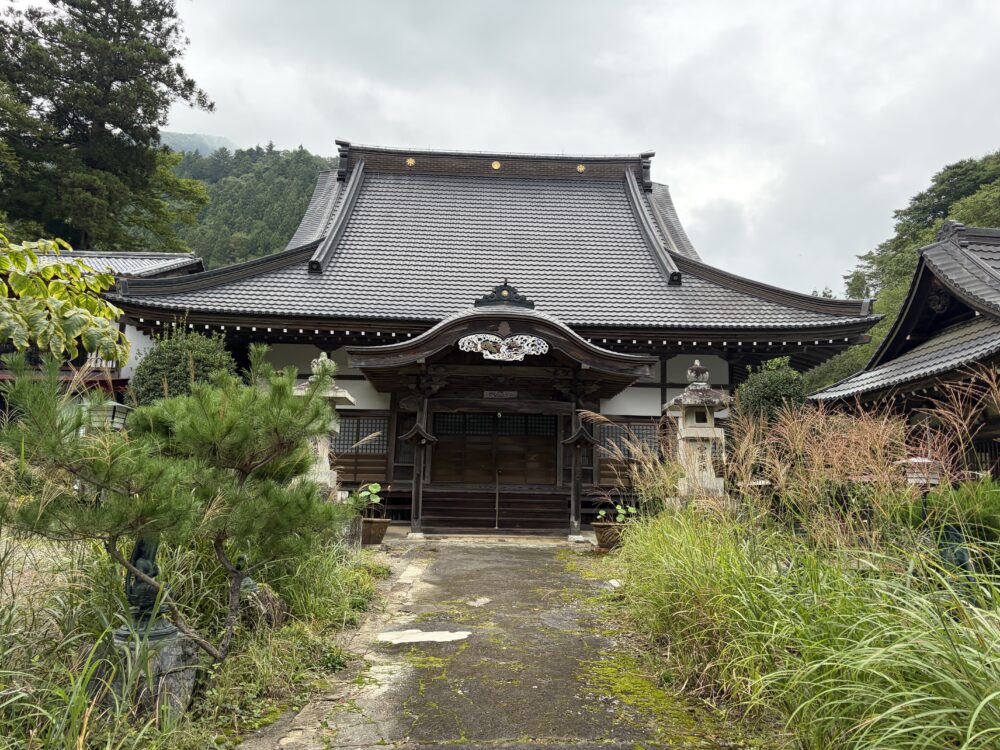 星尾の集落で撮影したお寺の建物