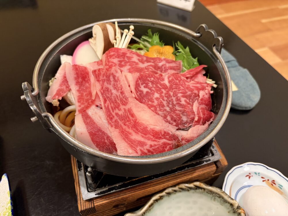 太陽館の夕食の上州牛の鍋料理