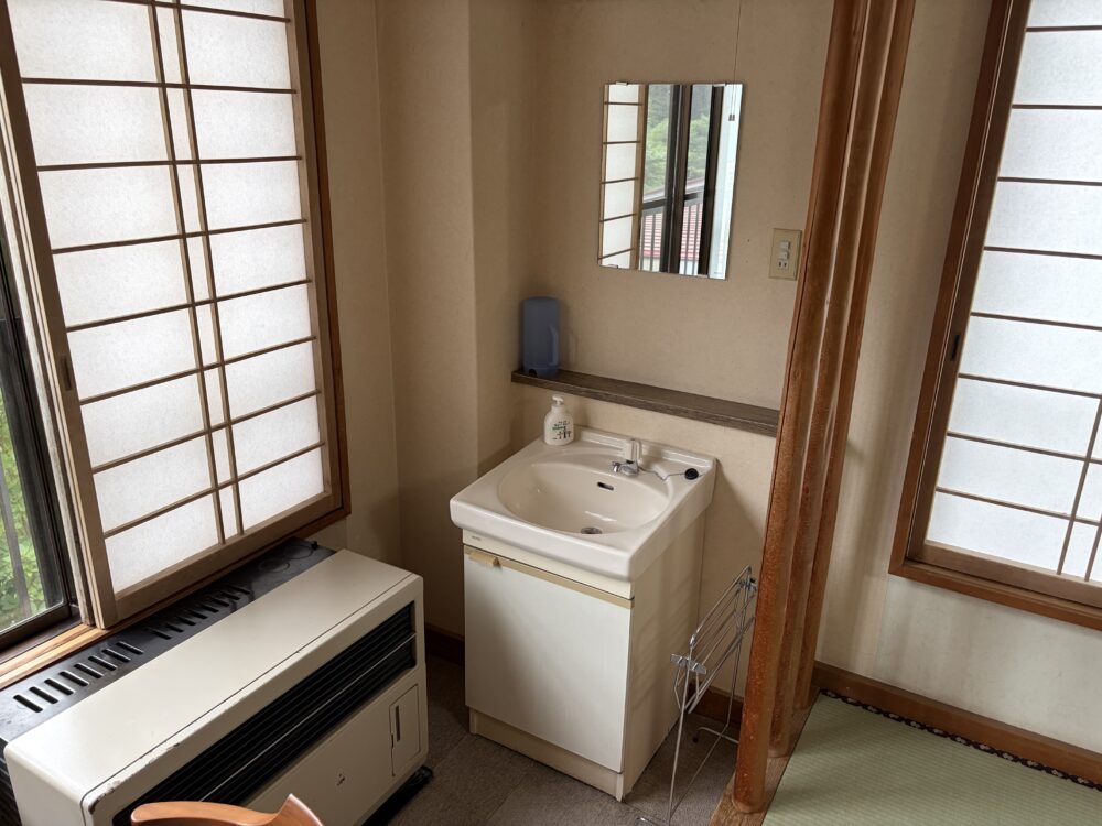 二岐温泉「柏屋旅館」さんのお部屋の洗面所